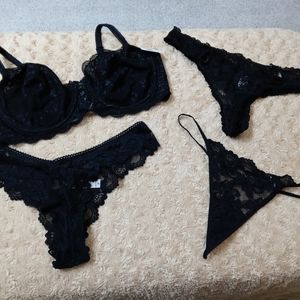 Frederick's Bra & Thongs (3)